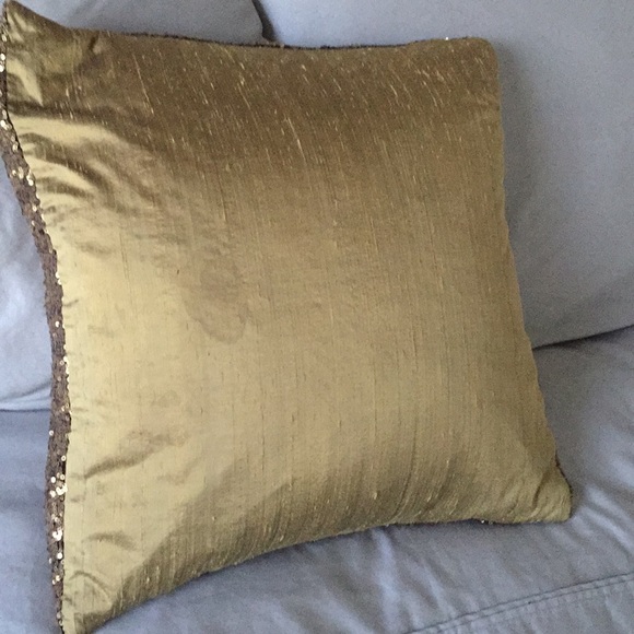 Gold sequin cushion cover 18x17” - Picture 2 of 2